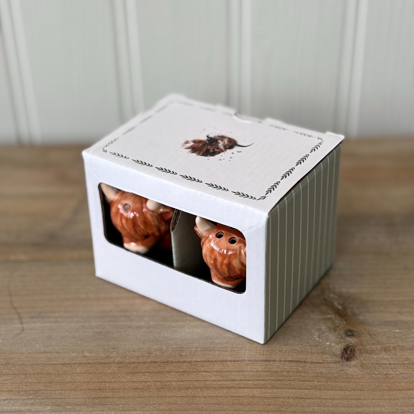 Highland Cow Salt and Pepper Shaker Pots with Box | Cute Ceramic Cow Condiment Set | Farmhouse Animal Kitchen Decor