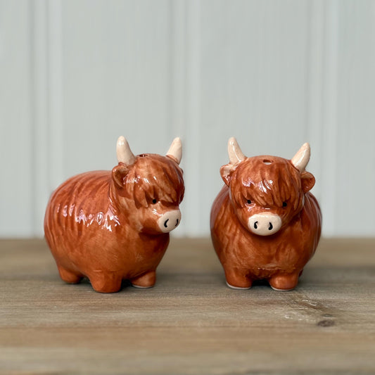 Highland Cow Salt and Pepper Shaker Pots with Box | Cute Ceramic Cow Condiment Set | Farmhouse Animal Kitchen Decor